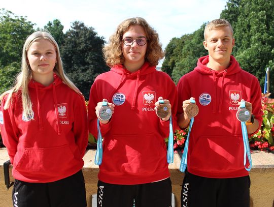 Zawodnicy MUKS WOPR z medalami mistrzostw Europy juniorów w sportowym ratownictwie wodnym