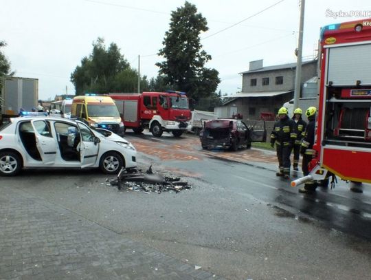 Zderzenie ciężarówki i dwóch osobówek pod Częstochową. Wśród uczestników mieszkaniec naszego powiatu