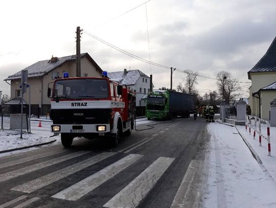 Zderzenie dwóch ciężarówek w Raszowej. Na miejscu strażacy z Kędzierzyna-Koźla