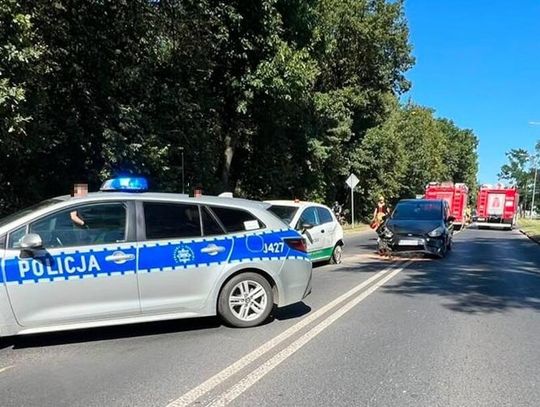 Zderzenie dwóch osobówek na alei Jana Pawła II. Wprowadzono ruch wahadłowy