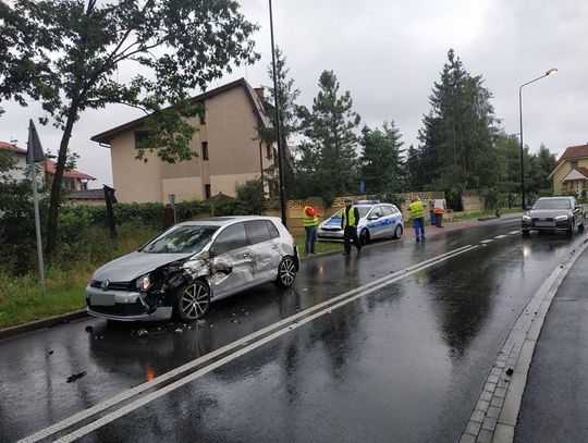 Zderzenie osobówki ze śmieciarką na ulicy Grunwaldzkiej