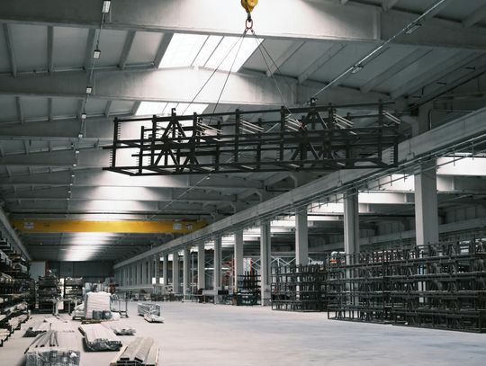 Zielona rewolucja w halach przemysłowych: Jak obniżyć koszty eksploatacji dzięki nowoczesnym technologiom?