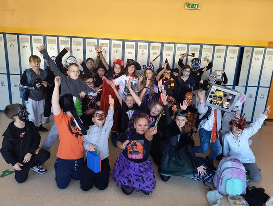 Zjawy, potwory i demony na szkolnych korytarzach. Halloween w Publicznej Szkole Podstawowej nr 9 Zjawy, potwory i demony na szkolnych korytarzach. Halloween w Publicznej Szkole Podstawowej nr 9