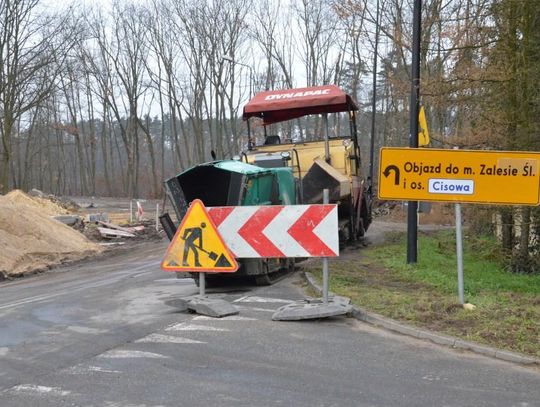 Złe wieści dla kierowców. Otwarcie drogi z Kuźniczek do Cisowej ponownie przełożone