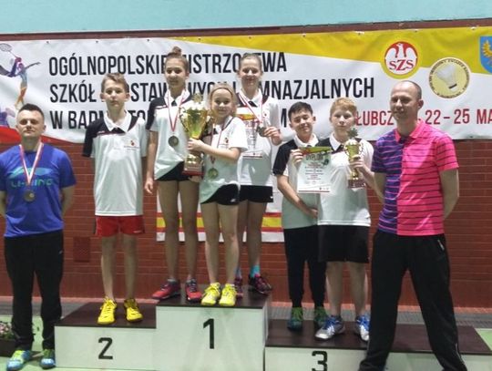 Złote dziewczyny z PSP nr 19. Kędzierzynianki drużynowymi mistrzyniami Polski w badmintonie
