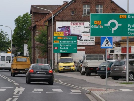 Znaki wprowadzają kierowców w błąd. Drogowcy zapomnieli o ich usunięciu