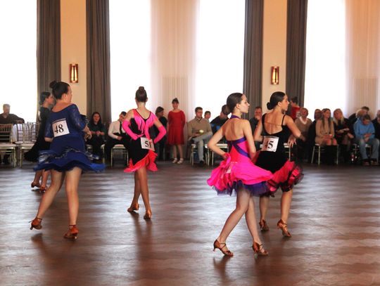 Znakomici tancerze oczarowali talentem. Turniej "Roztańczeni na wiosnę" w sali balowej Hotelu Hugo w Sławięcicach