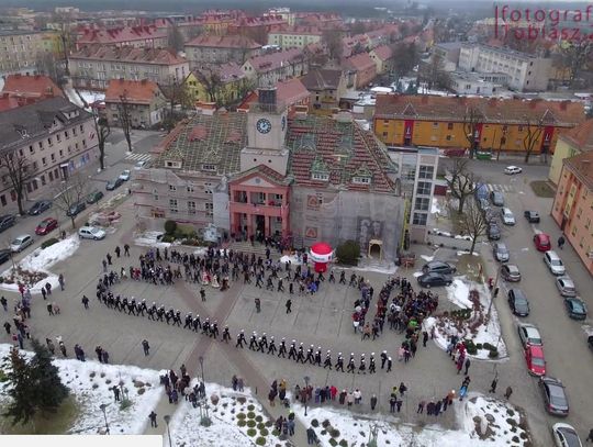 Zobacz, jak wyglądał polonez na placu Wolności. Nagranie WIDEO z drona