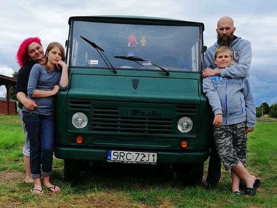 Żukiem po Polsce. Rodzina z Kędzierzyna-Koźla wyruszyła w niezwykłą wakacyjną podróż