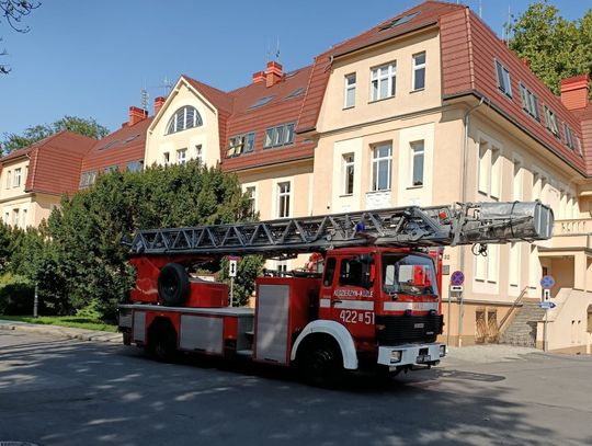 Zwarcie instalacji i zadymienie w urzędzie miasta. Pracownicy zostali ewakuowani z budynku