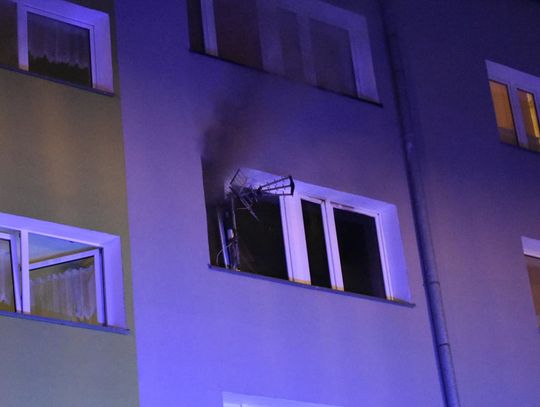 Zwłoki dwóch mężczyzn w spalonym mieszkaniu. Tragiczny finał pożaru w bloku na osiedlu Piastów