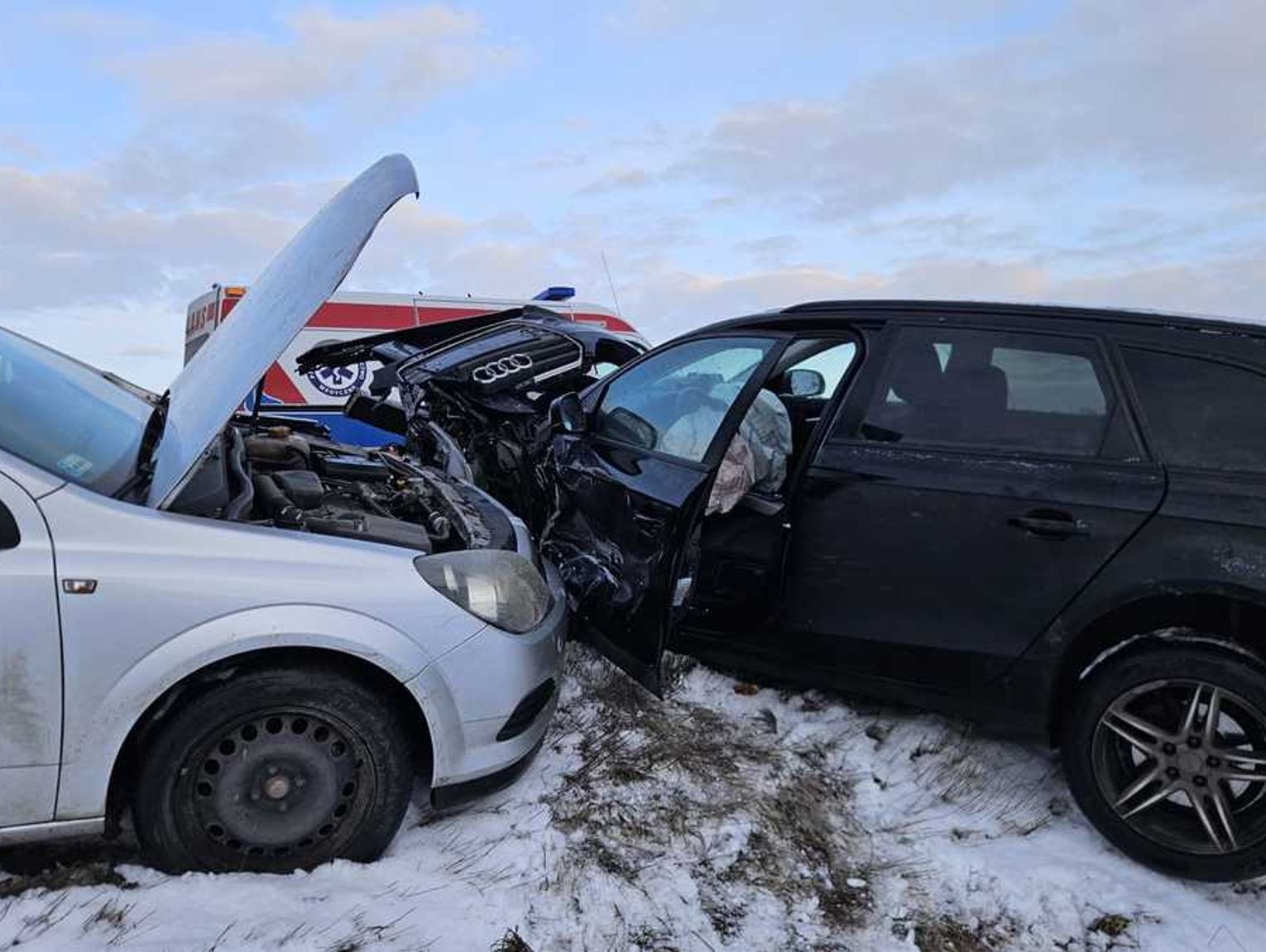 22-latek zasnął za kierownicą audi. Policja podała przyczynę wypadku na krajowej 45