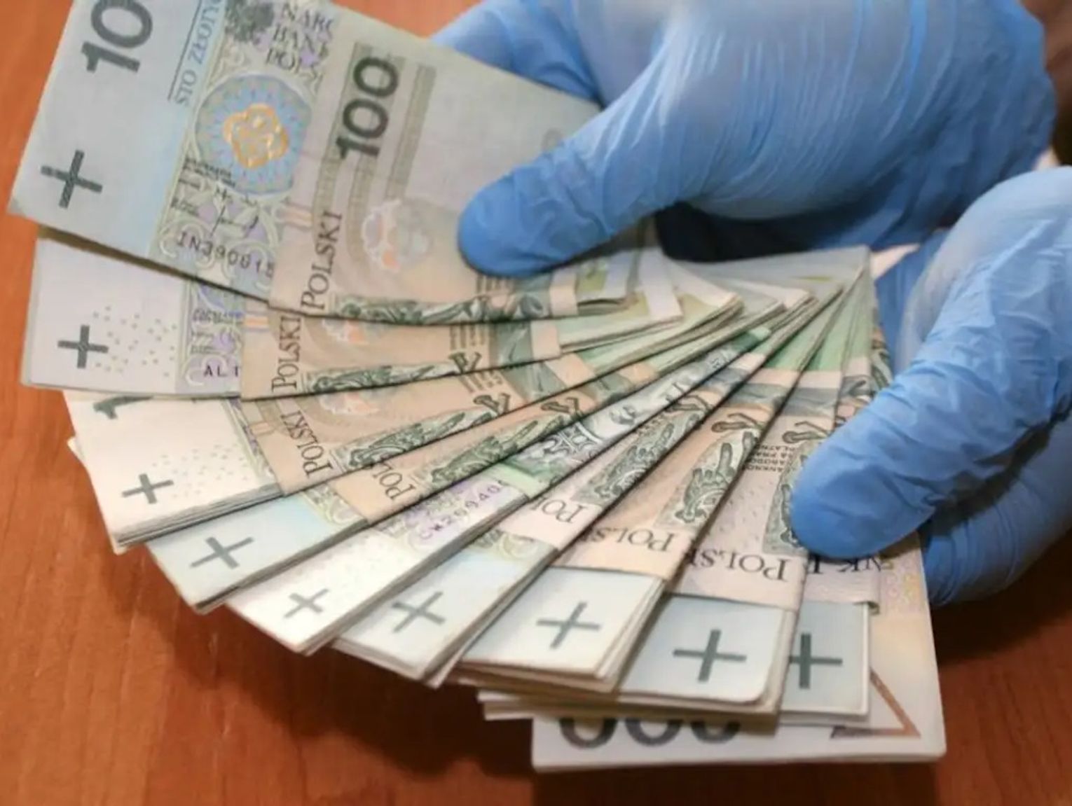 33-latka chciała zainwestować. Dała się wciągnąć w piramidę finansową i straciła blisko 4 tysiące zł