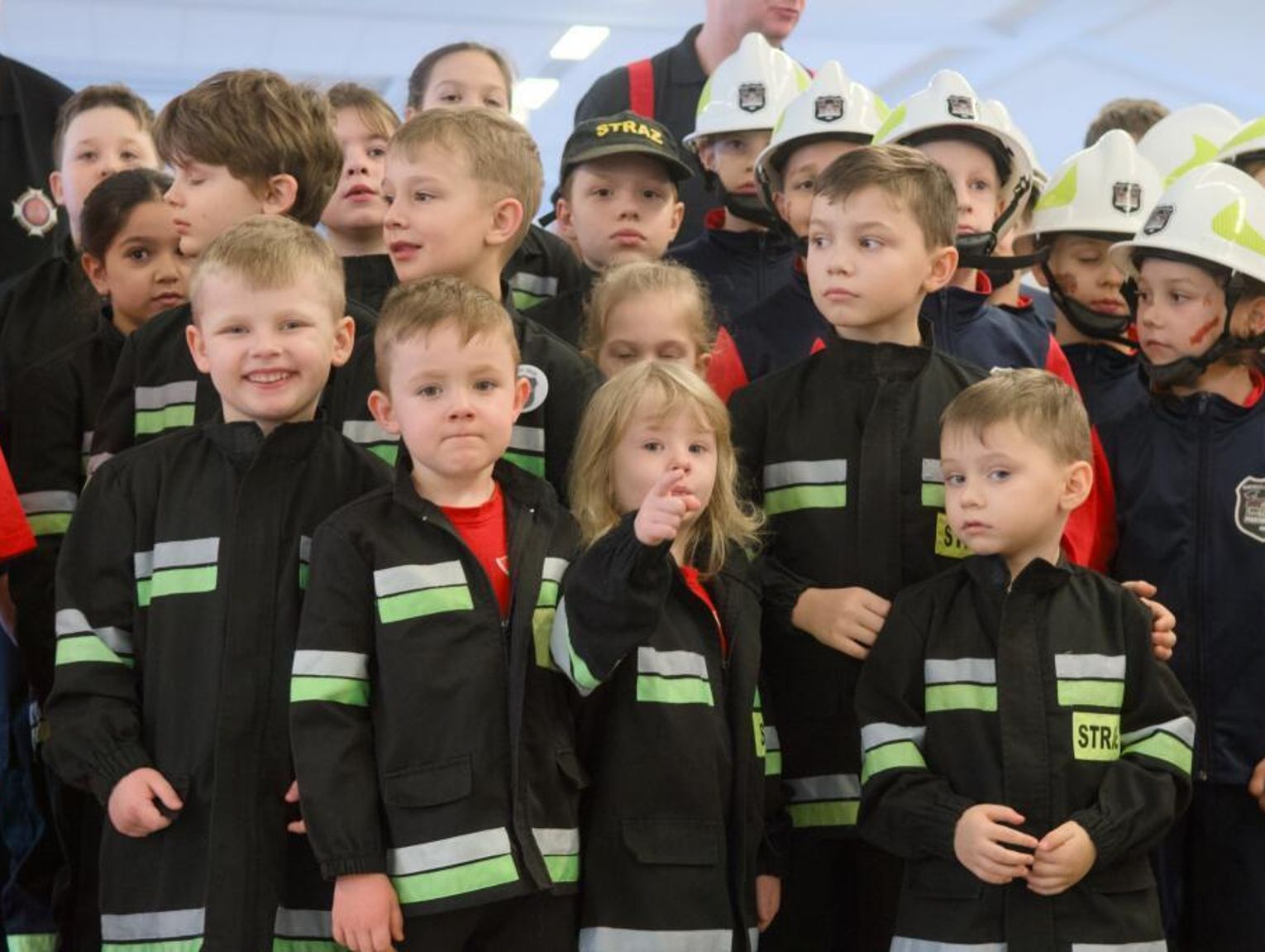Strażacki weekend w Zakrzowie. Setki młodych druhów na starcie zawodów pożarniczych. ZDJĘCIA