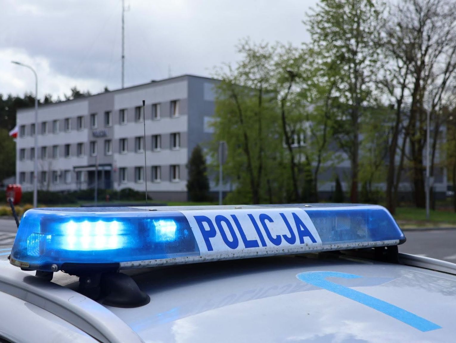 81-latka spędziła noc na ławce. Zatrzasnęła drzwi do mieszkania i nie potrafiła wejść do środka