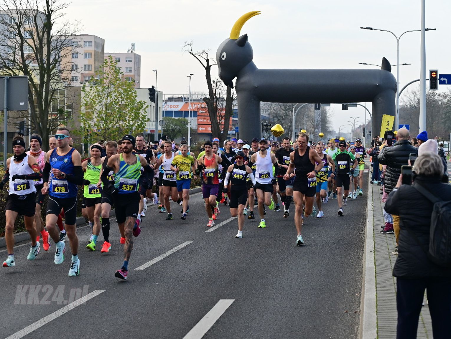 Wystartowali! XXIII Maraton Odrzański i I Półmaraton Odrzański ruszyły w Kędzierzynie-Koźlu