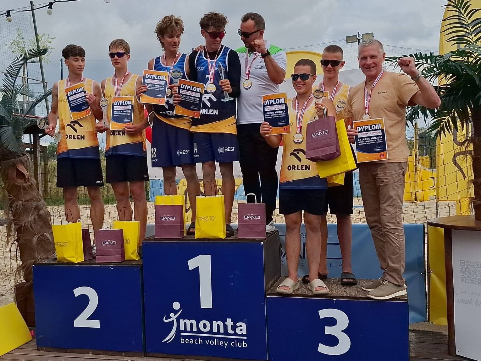 Adam Kruk i Michał Mikolasz z brązowym medalem Mistrzostw Polski Młodzików w Siatkówce Plażowej