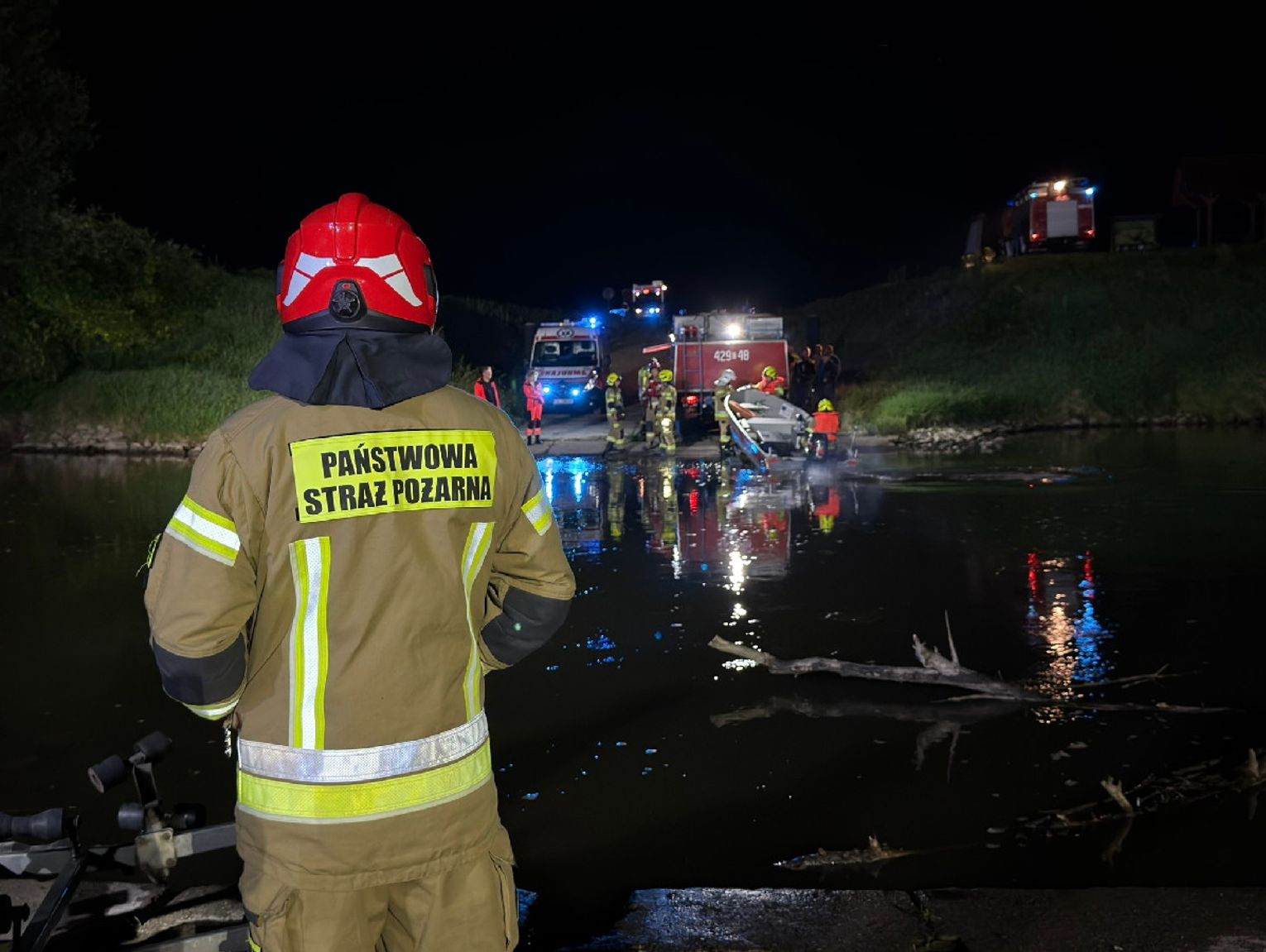 Alarm nad Odrą w Dziergowicach. Akcja poszukiwawcza służb ratunkowych trwa