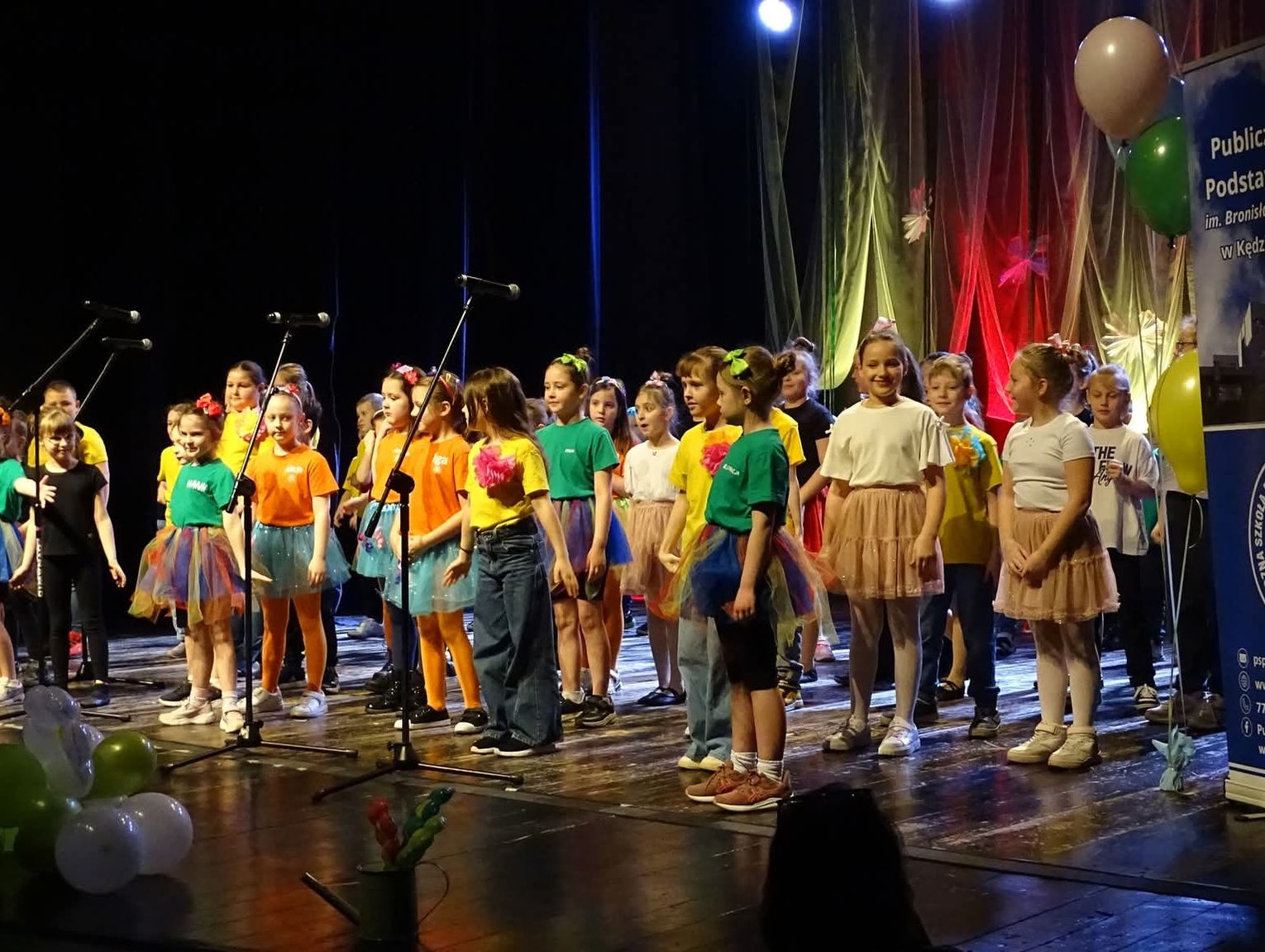 Artystyczny świat "Dziewiętnastki" na deskach Domu Kultury "Chemik". Koncert "Muzyczna eksplozja wiosny"