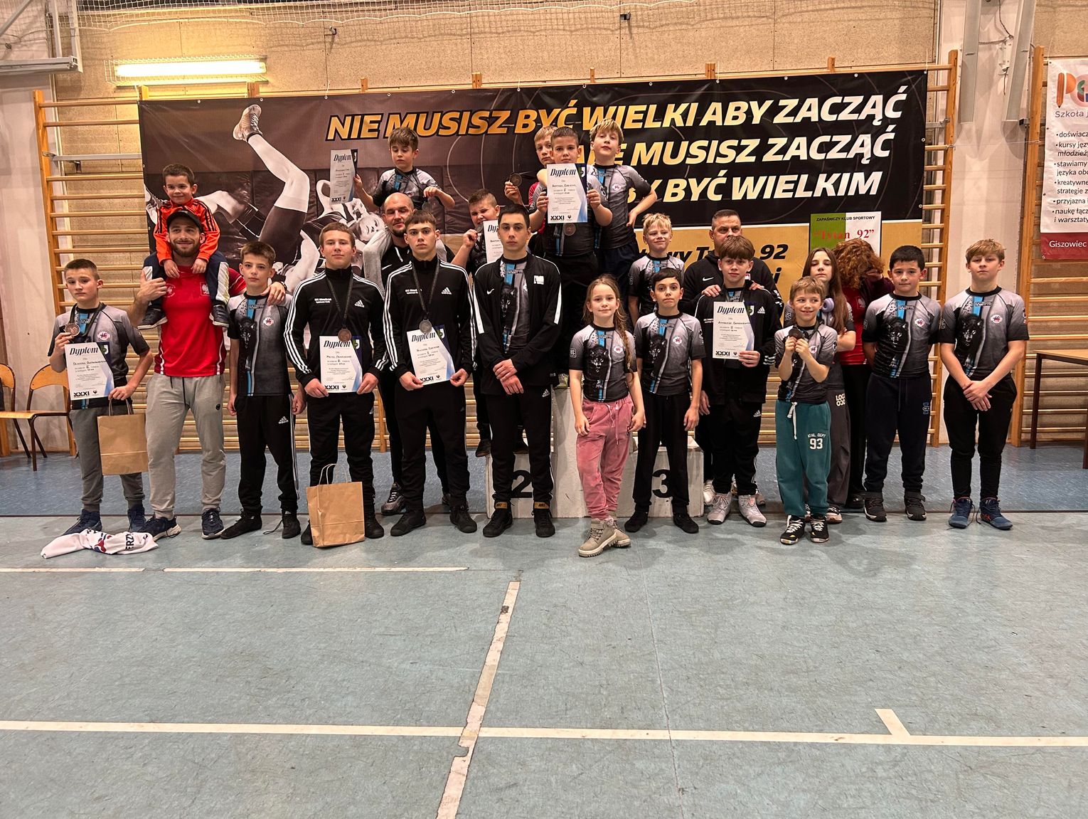 Aż dziesięć medali młodych zapaśników UKS Olimpijczyk na międzynarodowym turnieju w Katowicach