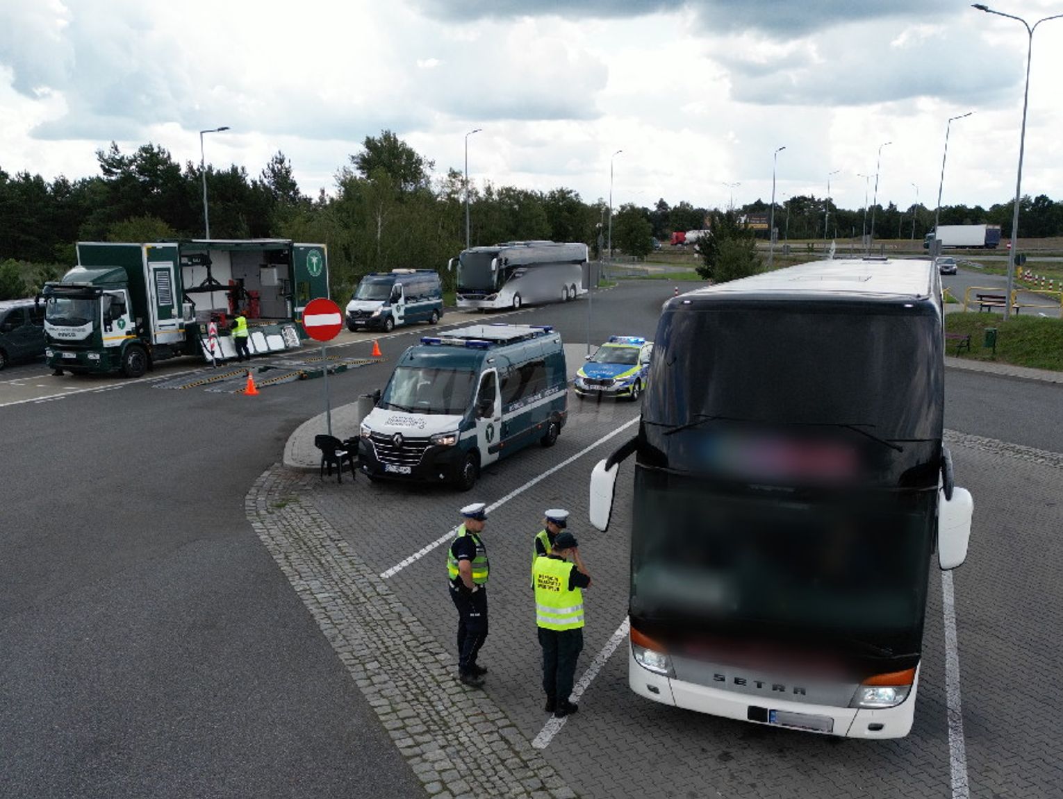 „Bezpieczny autokar” w województwie opolskim. Inspektorzy WITD prowadzili masowe kontrole