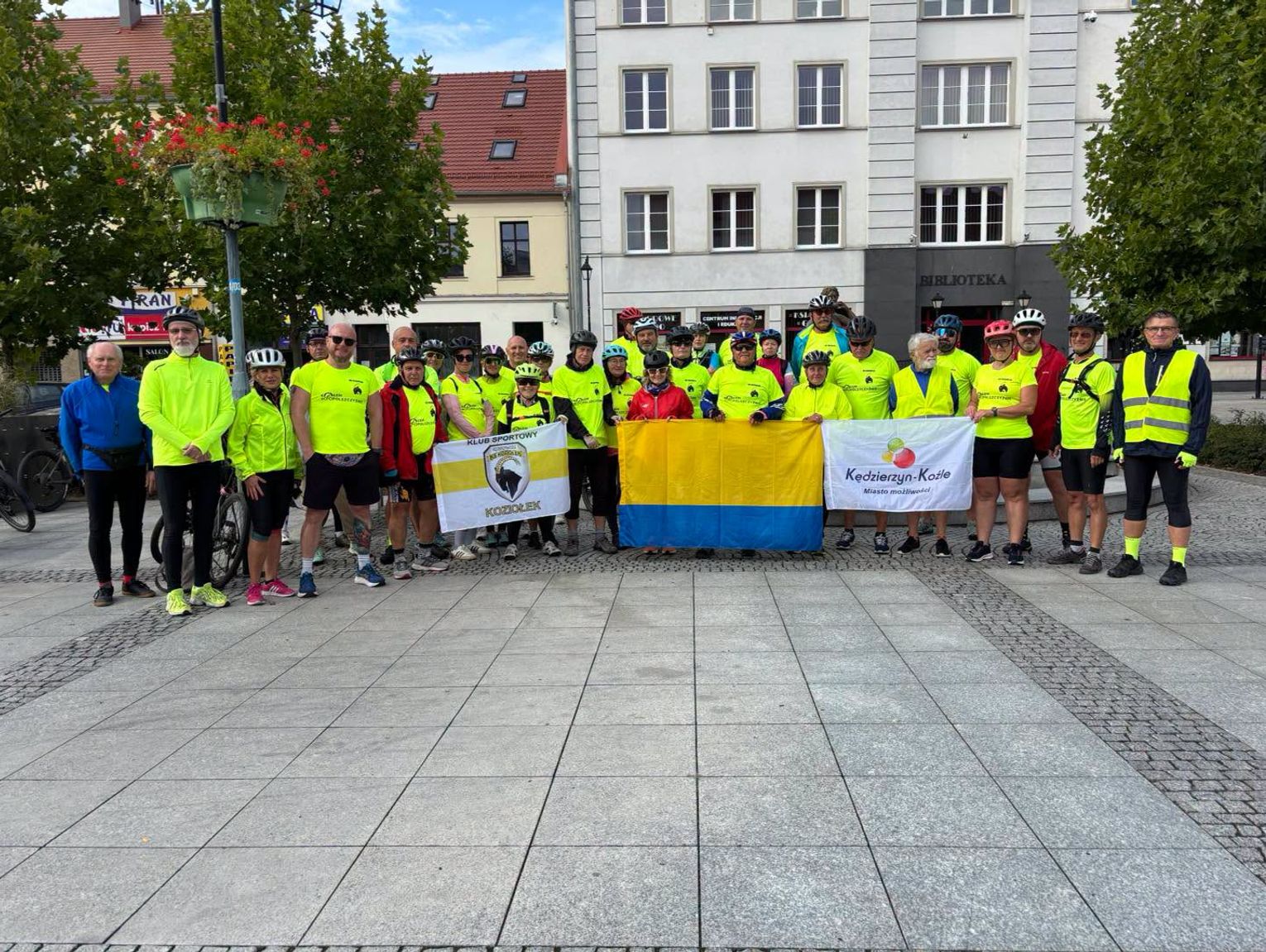Blisko sto kilometrów na dwóch kółkach. Rowerzyści ruszyli na polsko-czeskie pogranicze. ZDJĘCIA