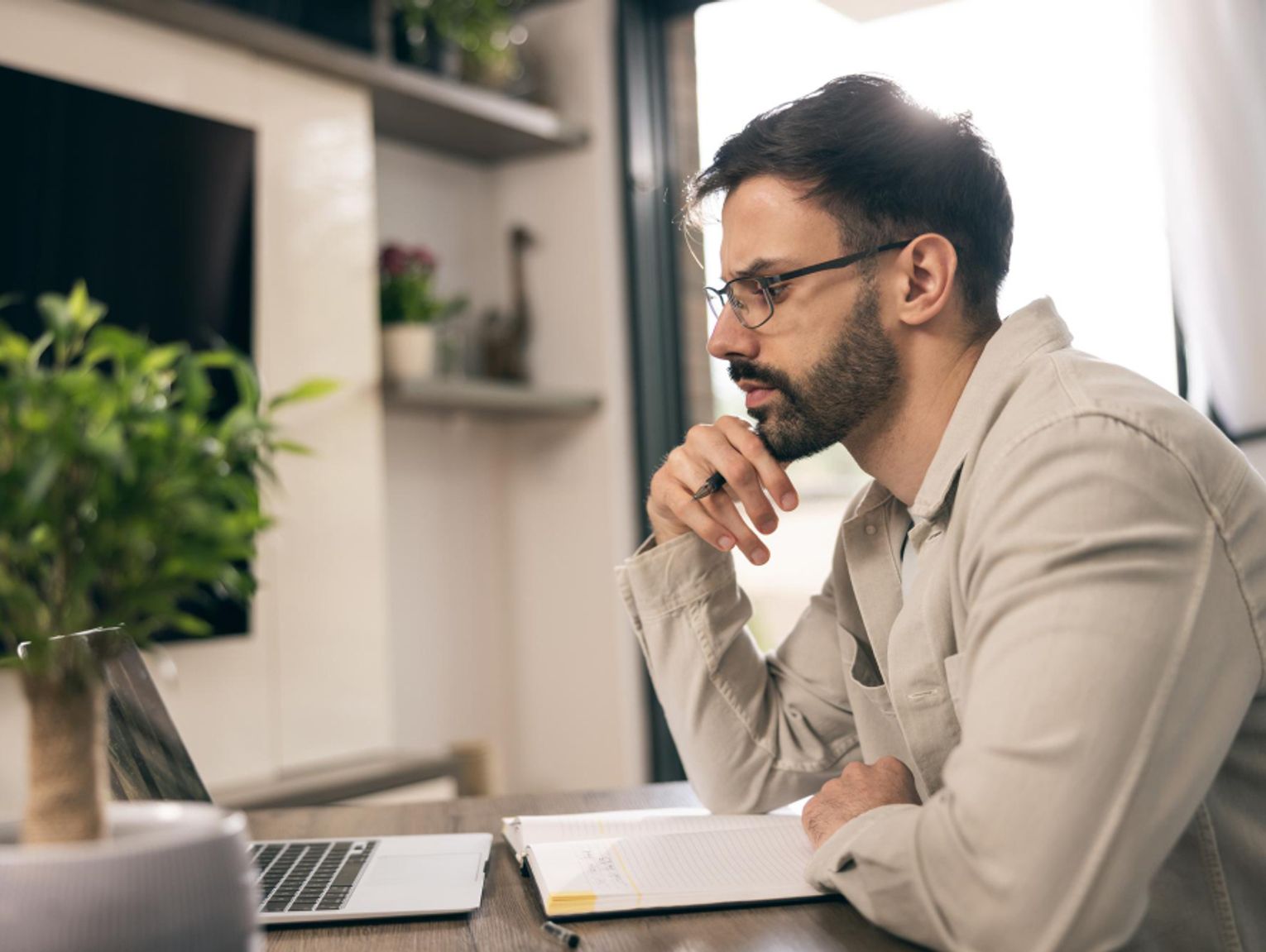 Czy warto wybrać okulary z antyrefleksem?