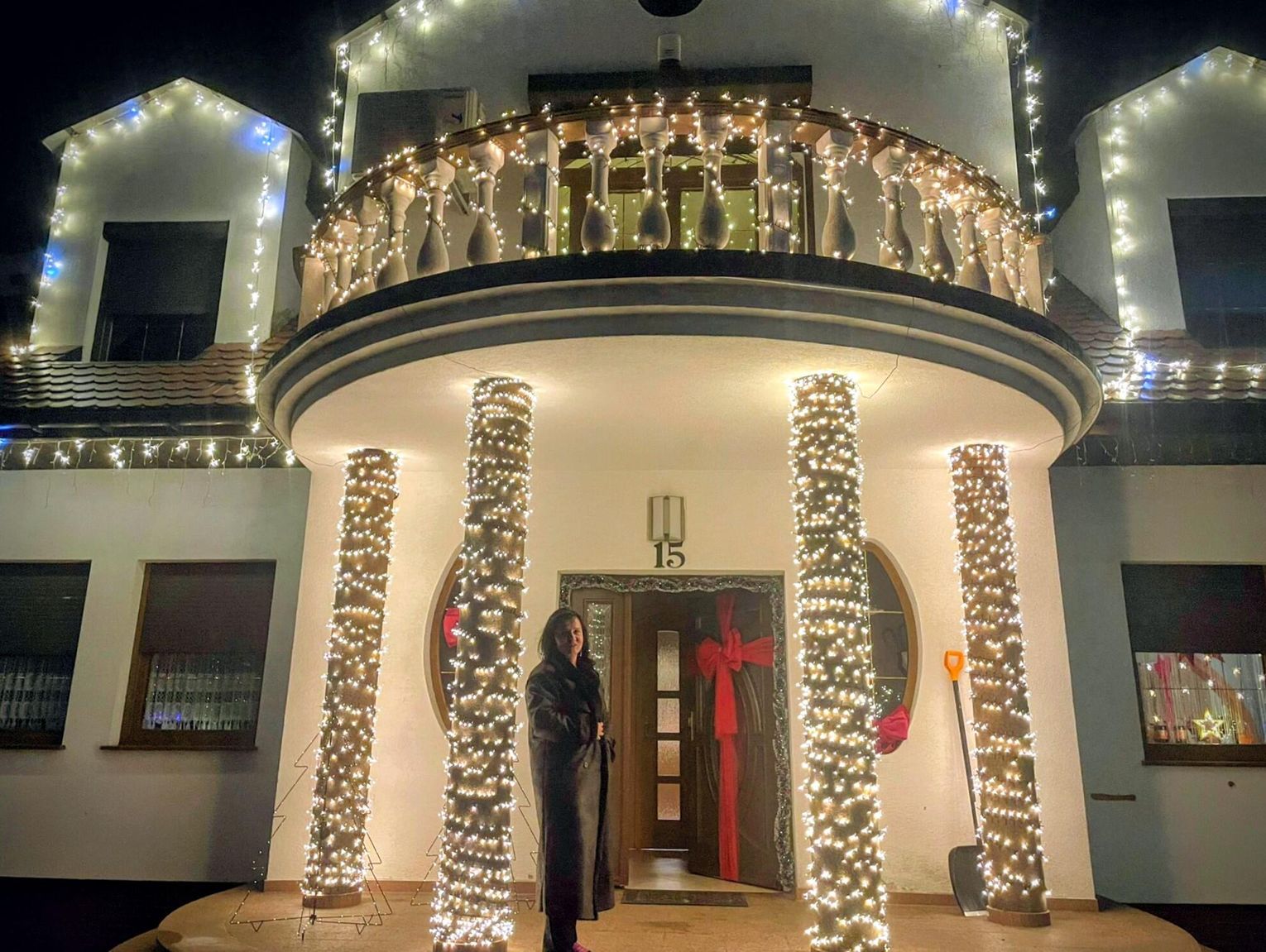 Domy jak z „Griswoldów”. Świąteczny Żabieniec lśni tysiącami światełek