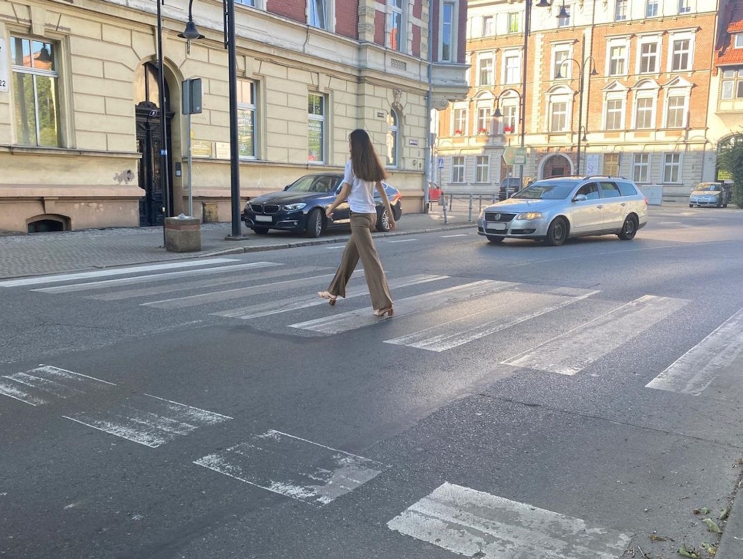 Drogowcy "odświeżą" około 30 przejść dla pieszych. Malowanie będzie odbywało się po zmroku