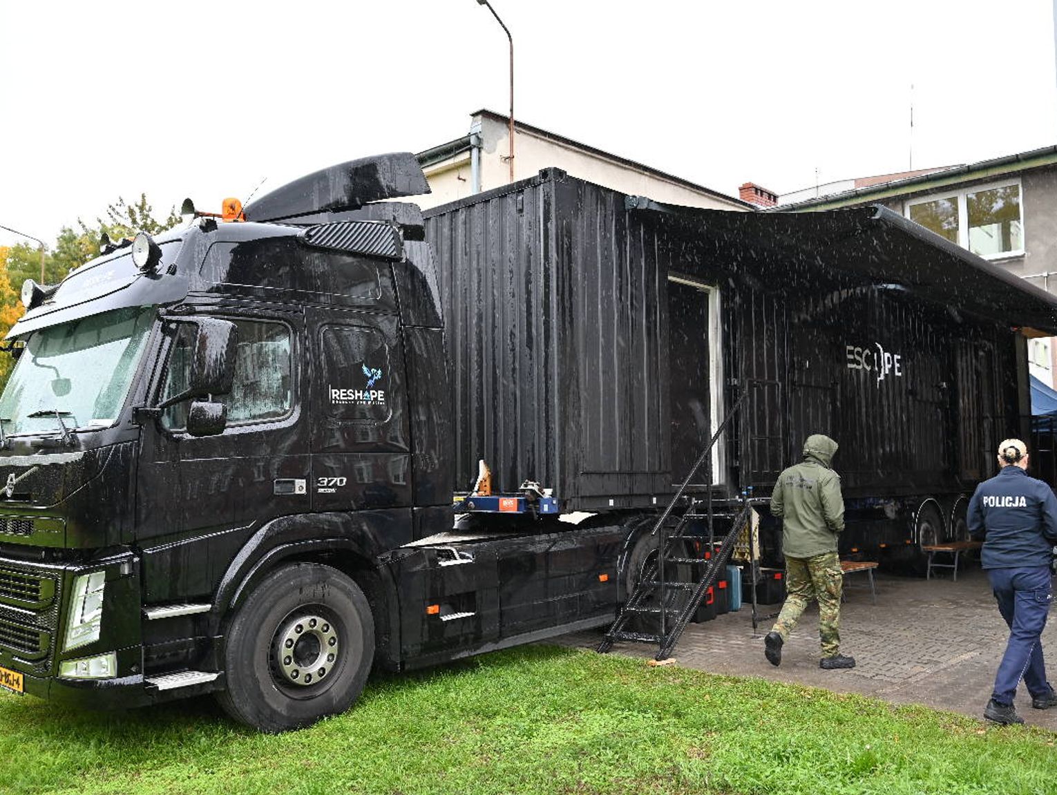 Escape Truck w Kędzierzynie-Koźlu. Młodzież poznaje zagrożenia związane z handlem ludźmi