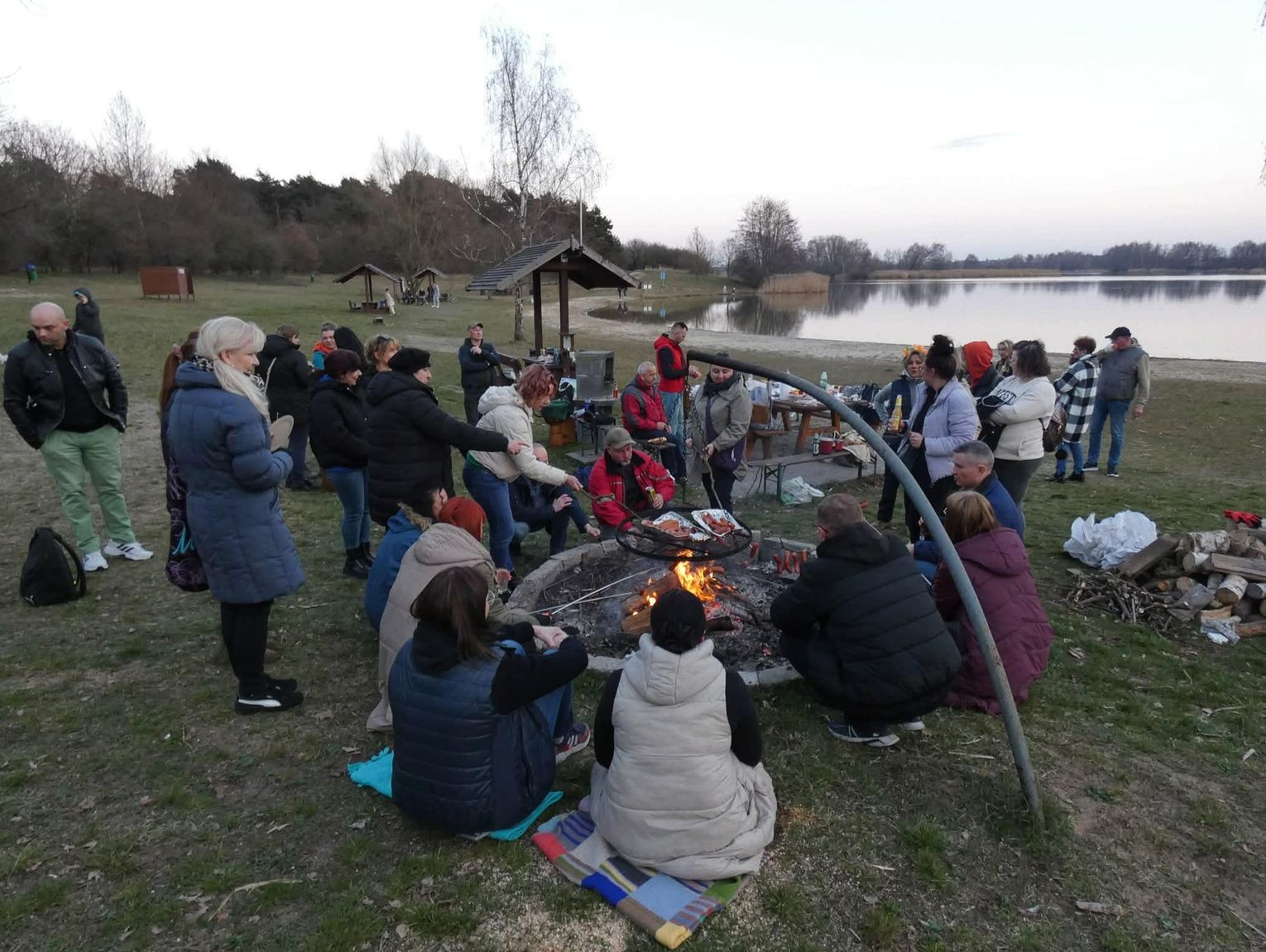 Iskry sypały się nie tylko z ogniska. Blisko 50 osób na spotkaniu Klubu Singli