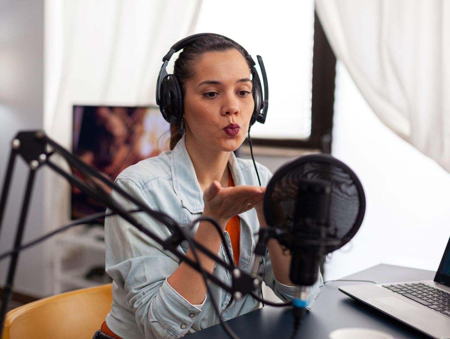 Jak poprawić jakość dźwięku w nagraniach dzięki mikrofonowi?