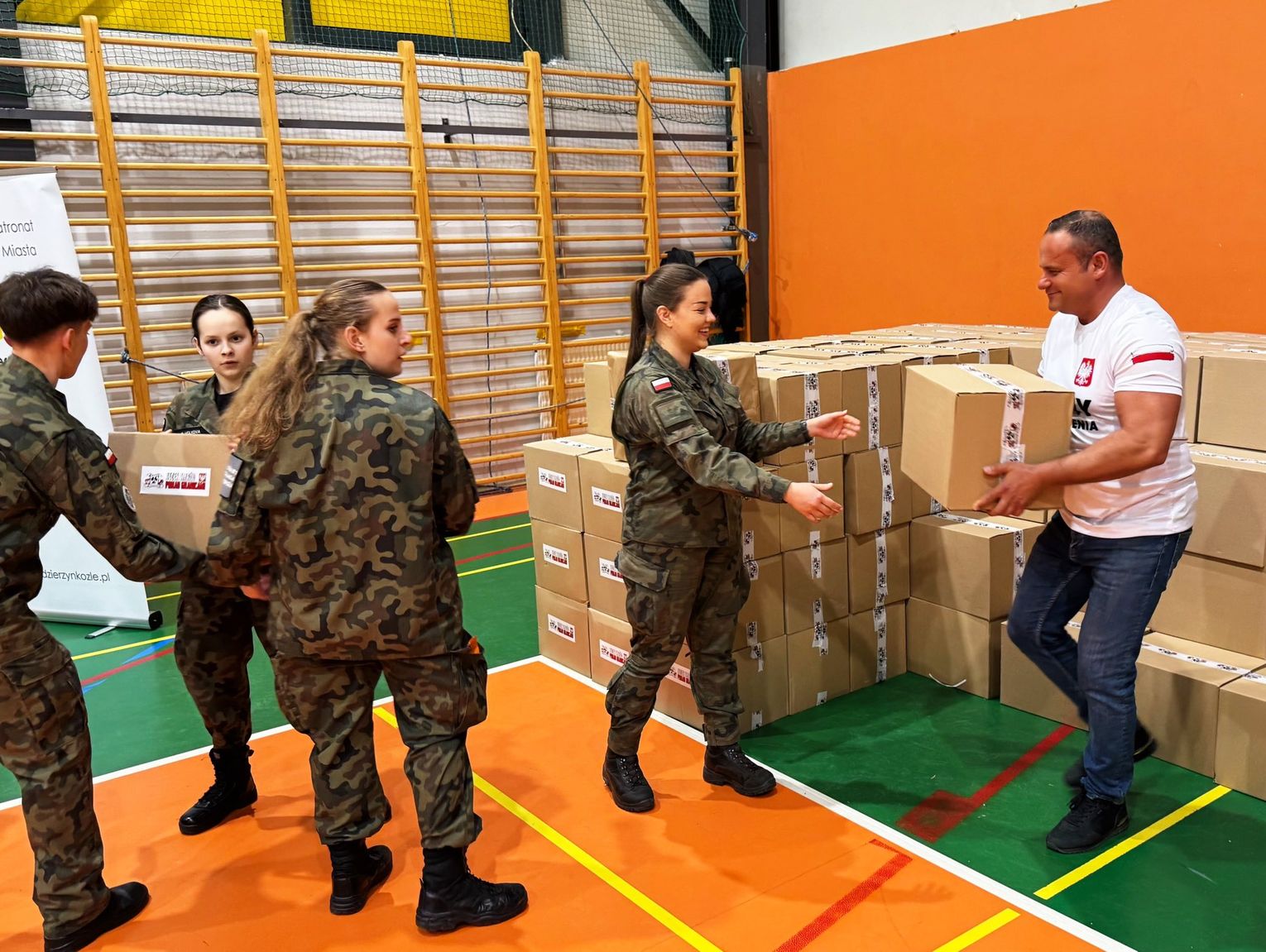 „Jeden Naród ponad granicami”. Wspólne pakowanie darów dla Polaków na Kresach