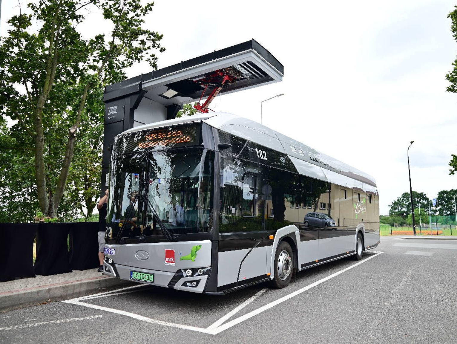 Kędzierzyn-Koźle ma kolejne autobusy elektryczne. Nowy tabor MZK został oficjalnie zaprezentowany. WIDEO