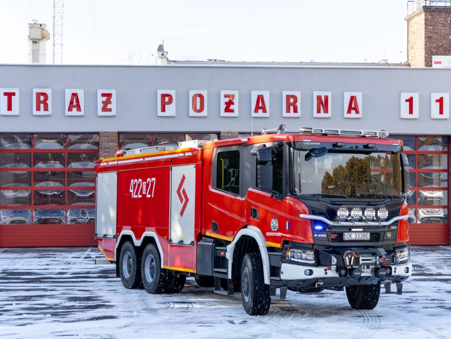 Kędzierzyńscy strażacy mają nowy, ciężki wóz gaśniczy. Kosztował ponad dwa miliony złotych. ZDJĘCIA