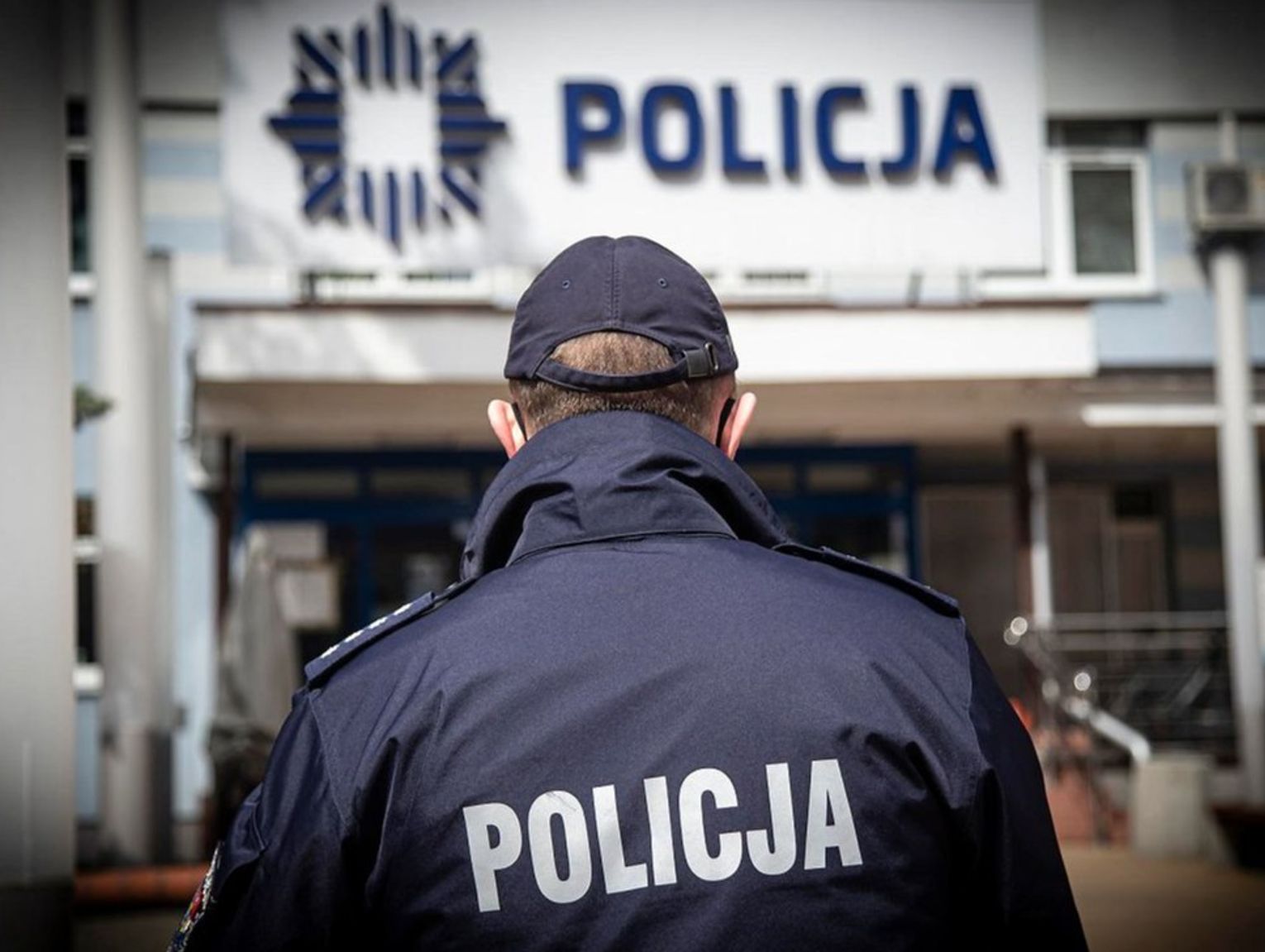 Kędzierzyński policjant ma patent na poszukiwanych. W rok zatrzymał aż 99 osób