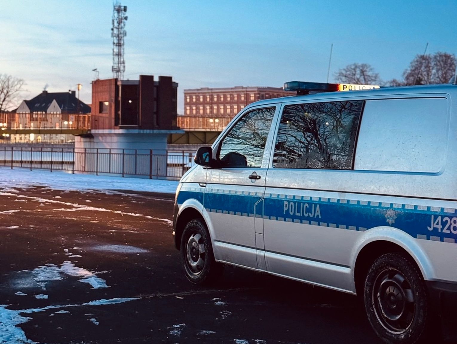 Kierowca BMW jechał pijany i miał sądowy zakaz. Odpowie przed sądem w trybie przyspieszonym