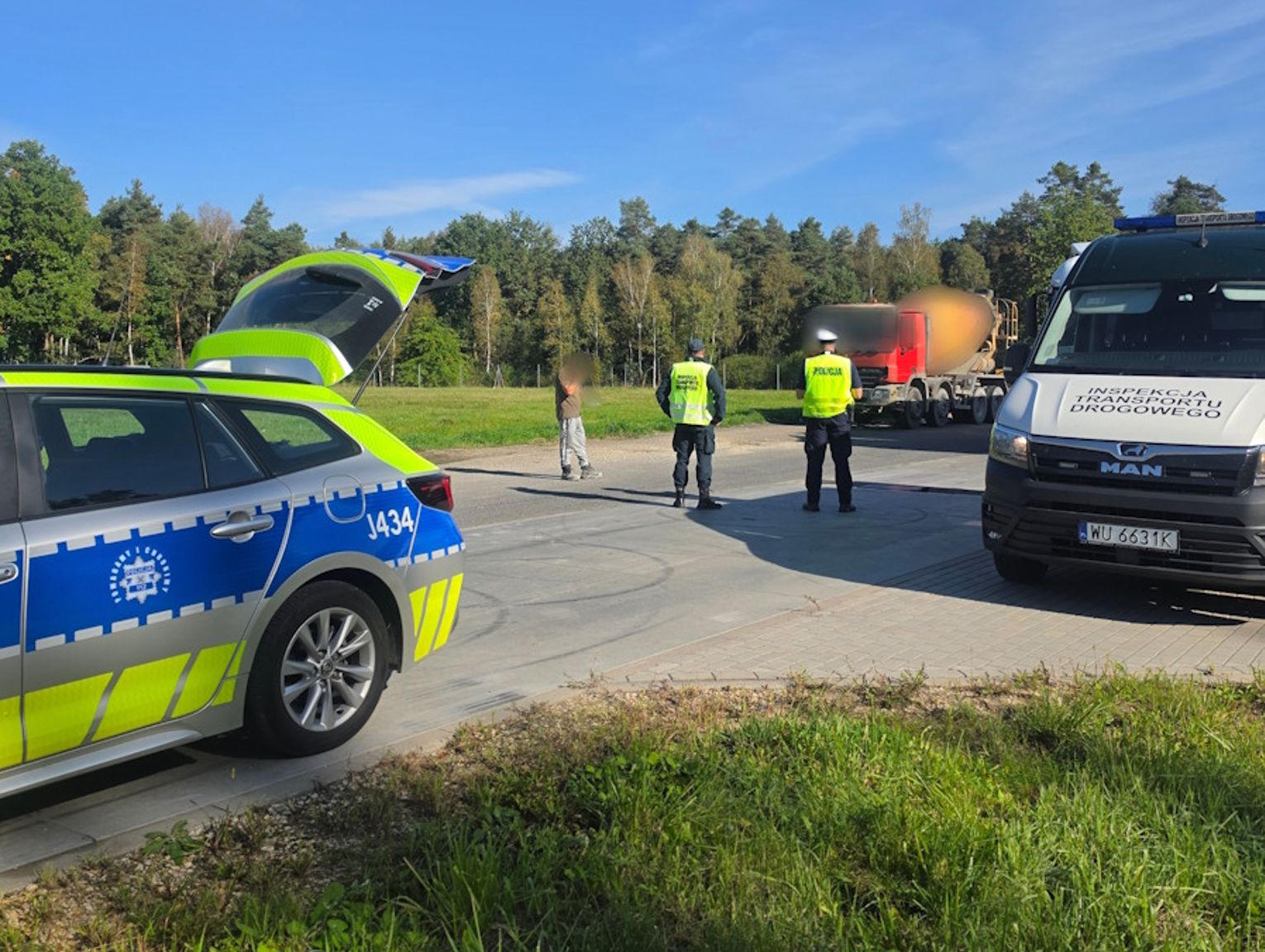 Kierowca ciężarówki zatrzymany na obwodnicy miasta. W kabinie czuć było alkohol