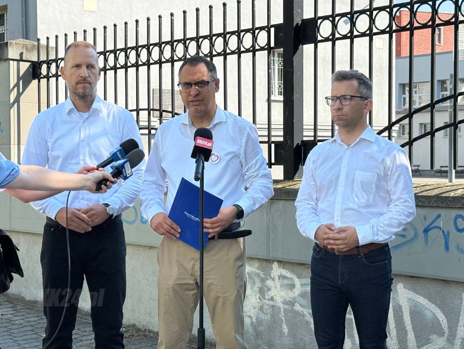 Lokalni politycy KO krytykują wystąpienie Grzegorza Brauna. Pytają o organizację wydarzenia na terenie szkoły
