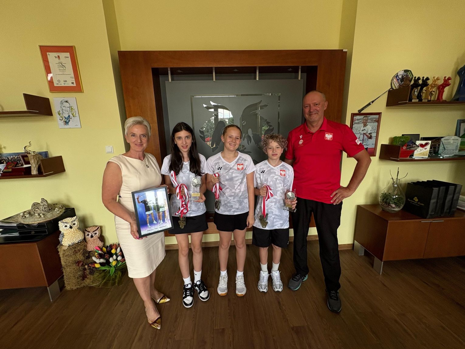 Medaliści Mistrzostw Polski w badmintonie niesłyszących spotkali się z prezydent Nowosielską