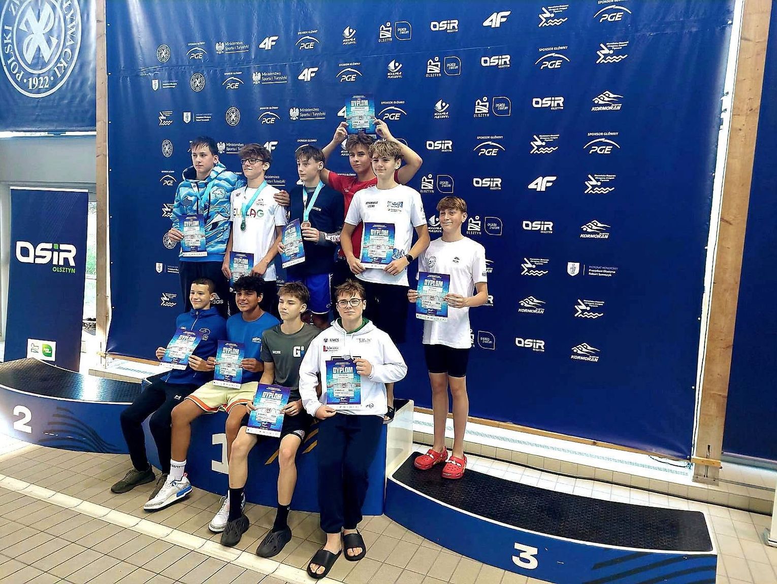 Medalowe lato pływaków Swim Team MOSiR Kędzierzyn-Koźle. Ciężka praca na treningach przyniosła efekty