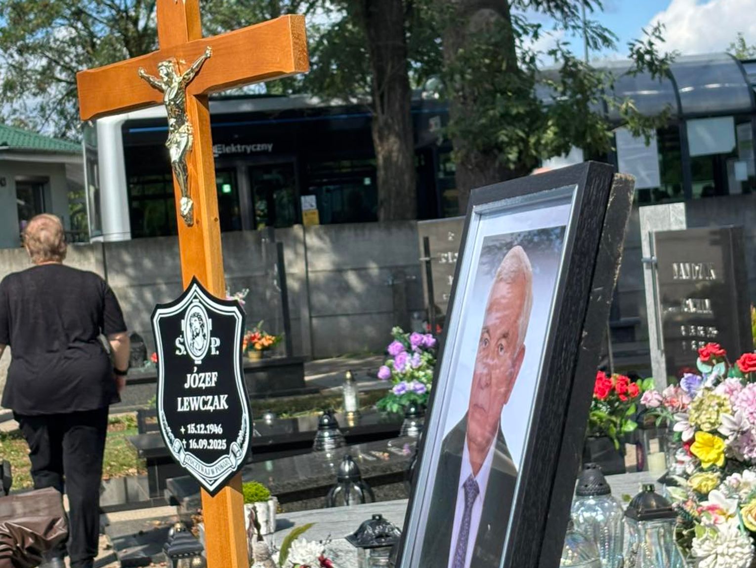 Mieszkańcy pożegnali Józefa Lewczaka. Były prezydent miasta spoczął na cmentarzu Kuźniczka