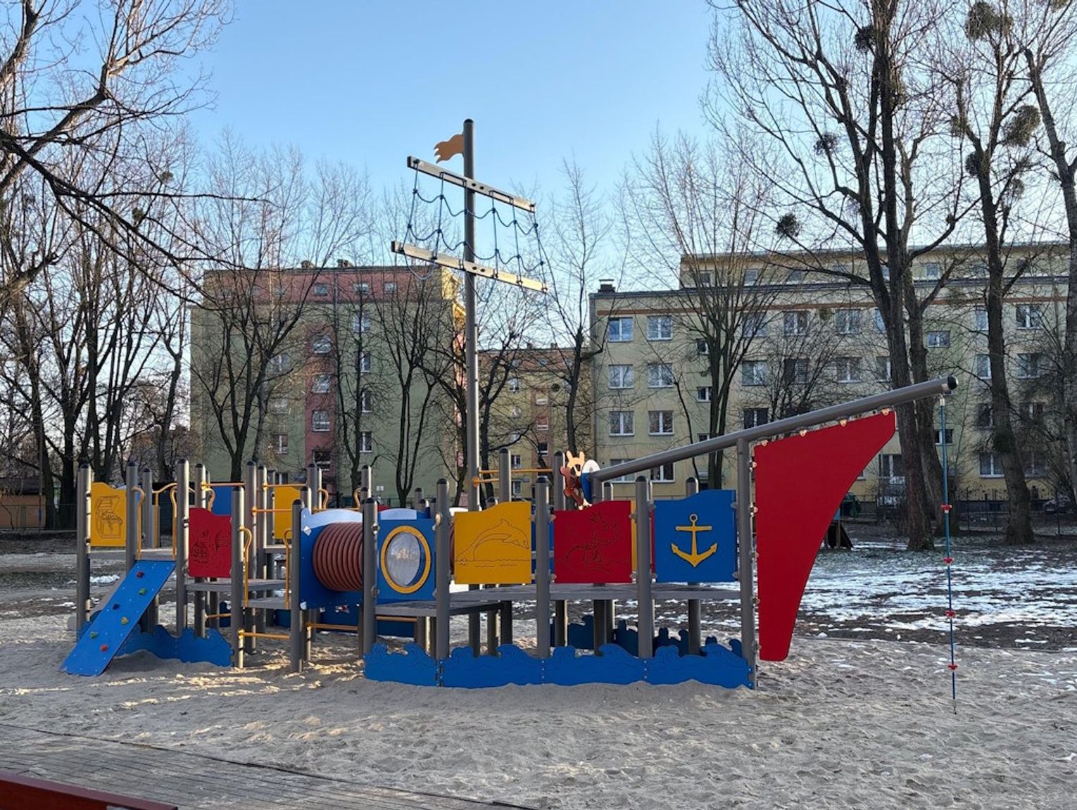 Na "Jordanku" zacumował statek dla najmłodszych. Nowa atrakcja na placu zabaw w Śródmieściu. ZDJĘCIA