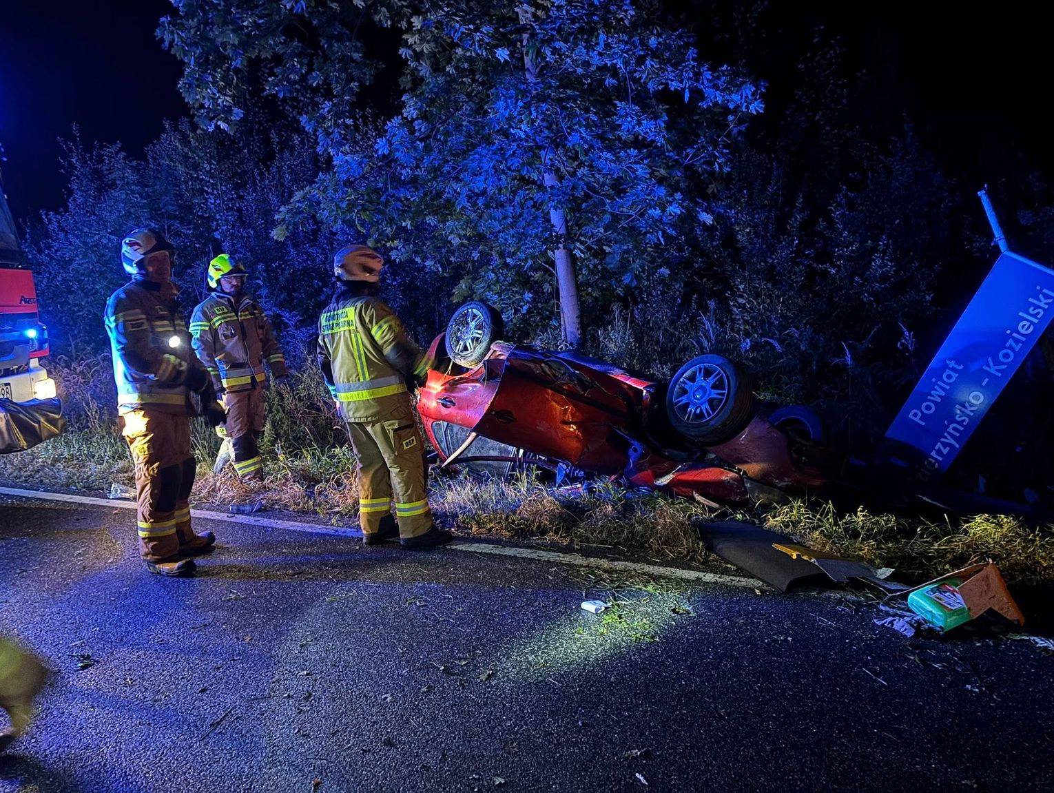 Nie dostosował prędkości do warunków. Nocny wypadek osobowego seata w gminie Polska Cerekiew