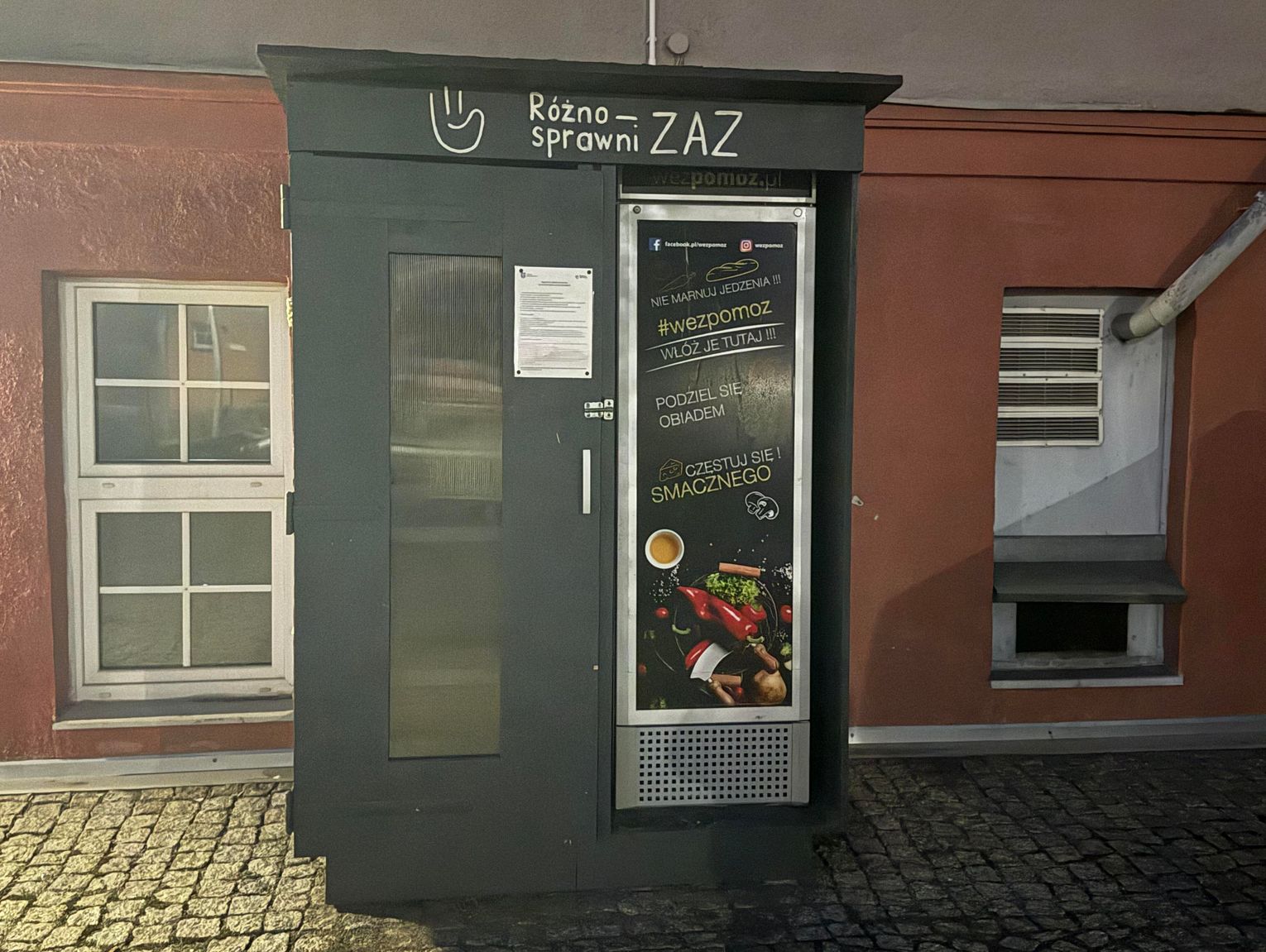 Nie wyrzucaj po świętach. Społeczna Lodówka w Kędzierzynie-Koźlu czeka na jedzenie