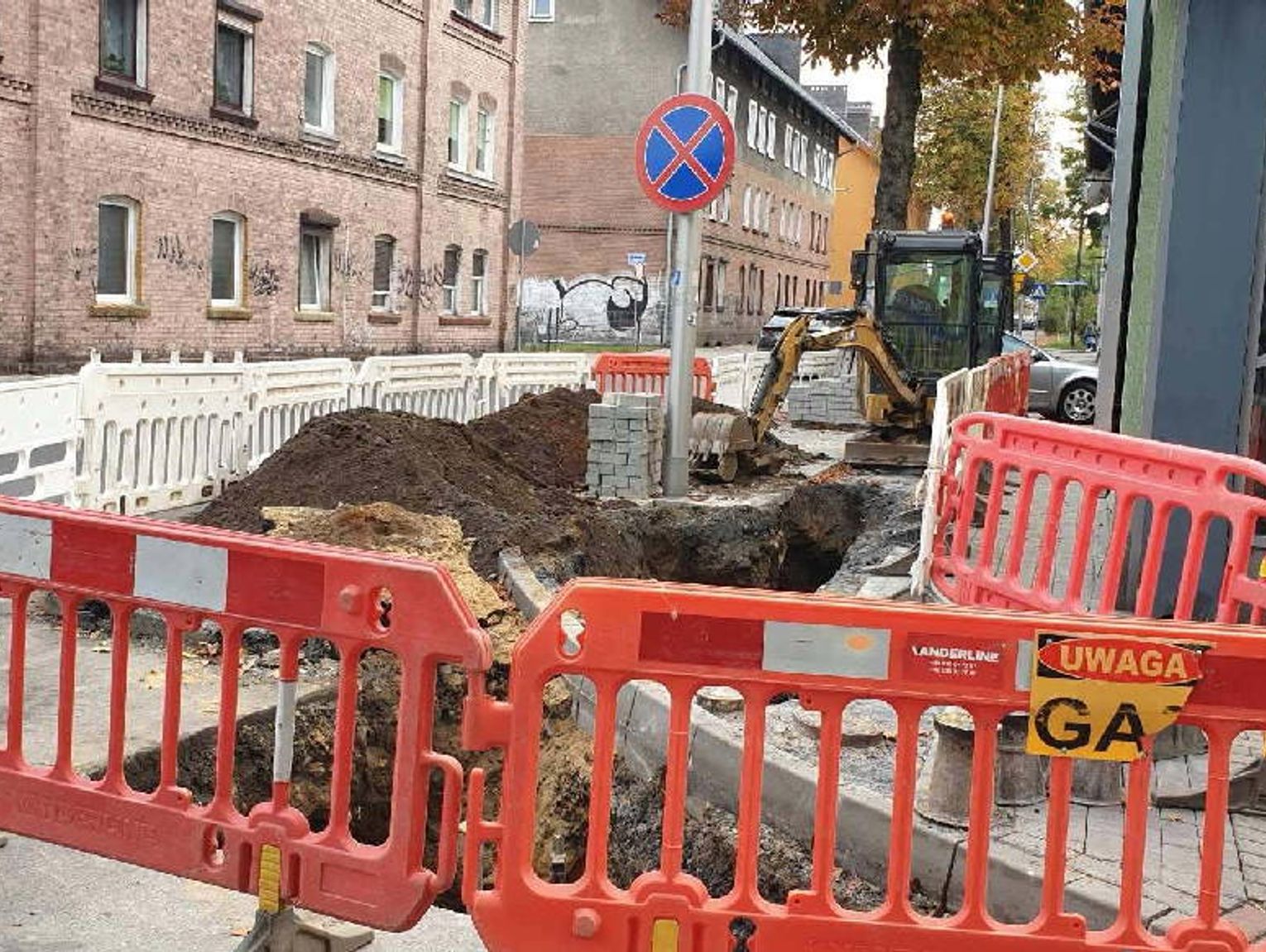 Nowy asfalt już rozkopany. Czytelnicy alarmują w sprawie remontu Damrota