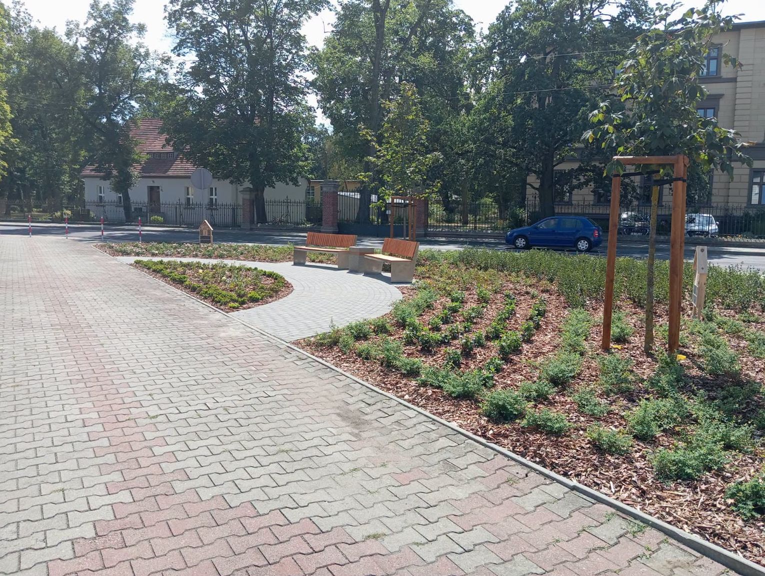 Nowy skwerek w Sławięcicach. Zielony zakątek powstał w pobliżu domu opieki dla seniorów