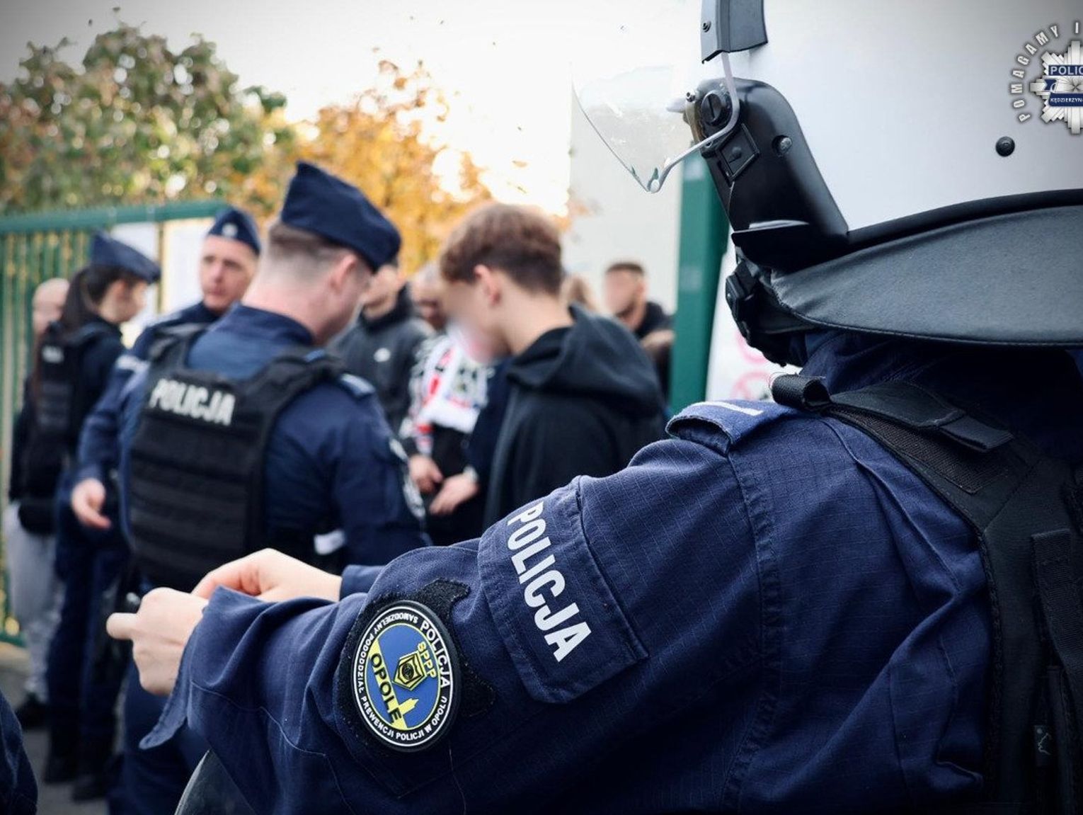 Odpalili pirotechnikę podczas meczu "Chemika" na stadionie "Kuźniczka". Policja zapowiada konsekwencje