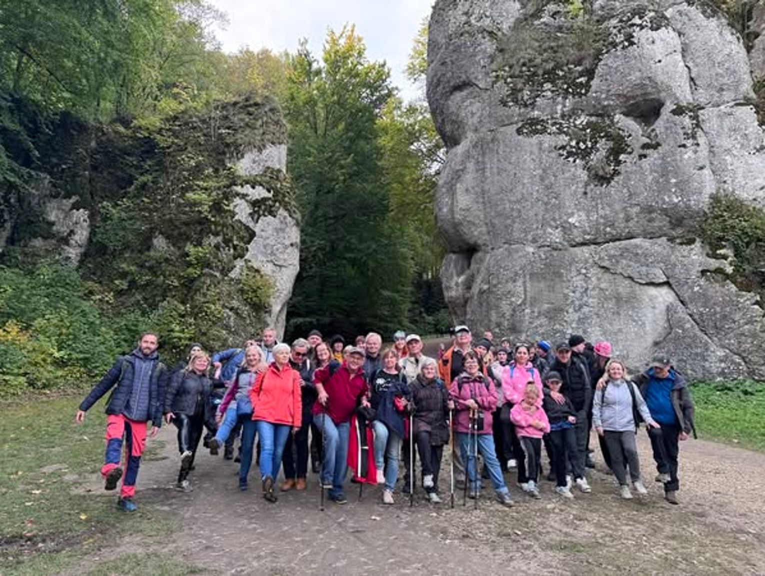 Odwiedzili Polskie Malediwy i Ojcowski Park Narodowy. Rada Osiedla Piastów-Powstańców Śląskich zabrała swoich mieszkańców na kolejny wyjazd integracyjny