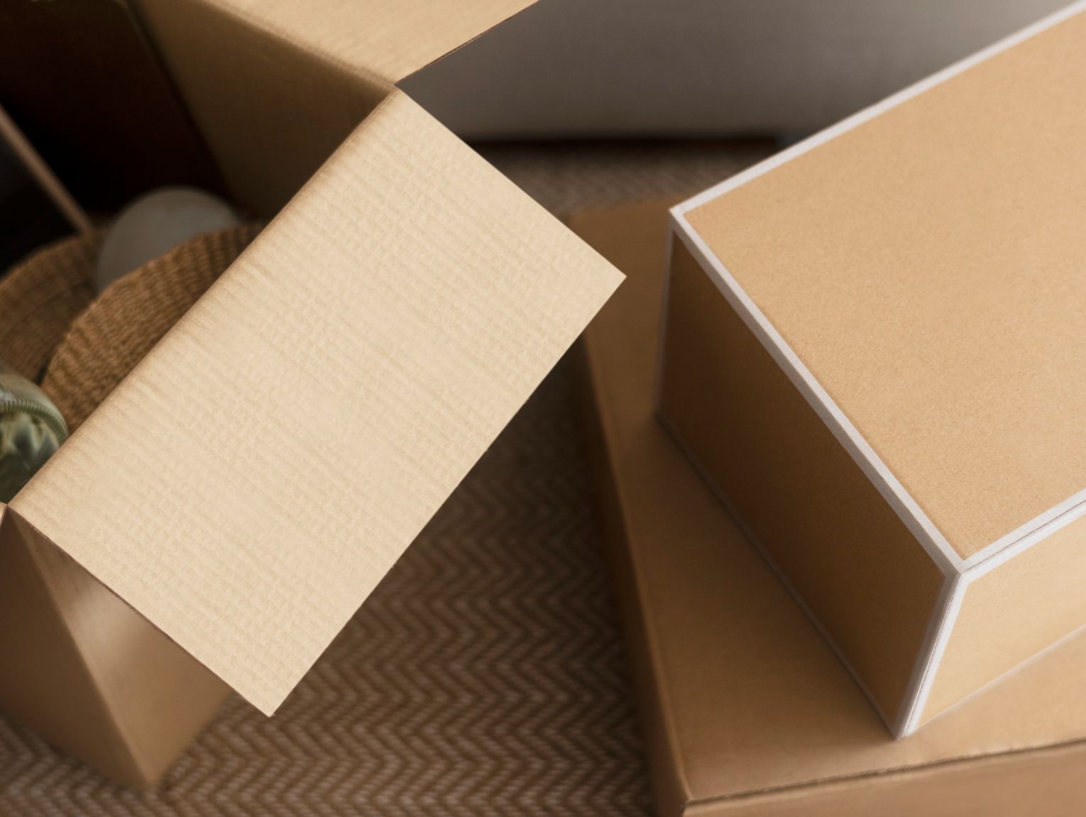 Opakowania kartonowe z polskiej produkcji – dlaczego warto wybrać lokalnego dostawcę?